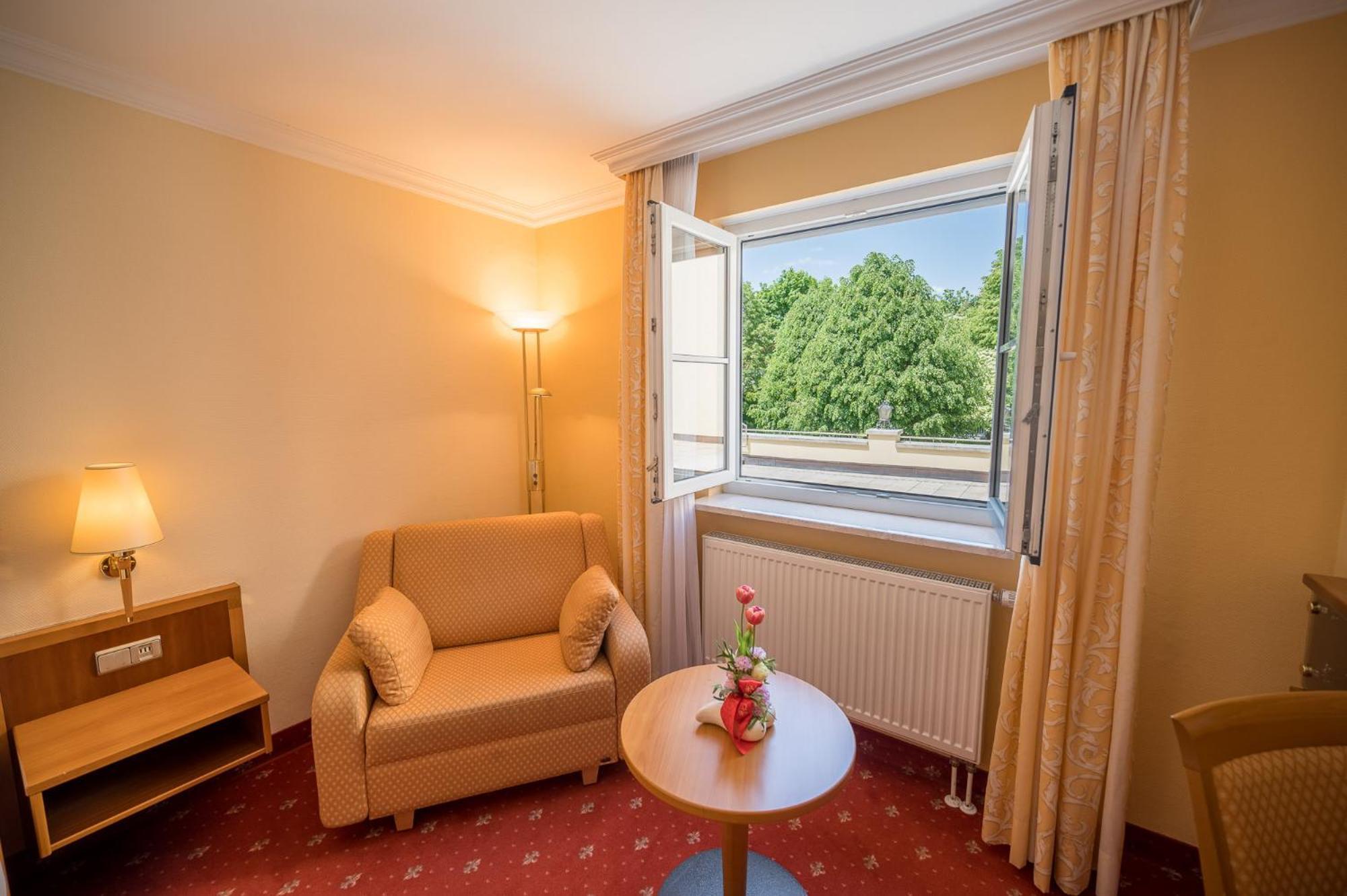 Hotel Am Schlosspark Zum Kurfuerst Oberschleissheim Luaran gambar