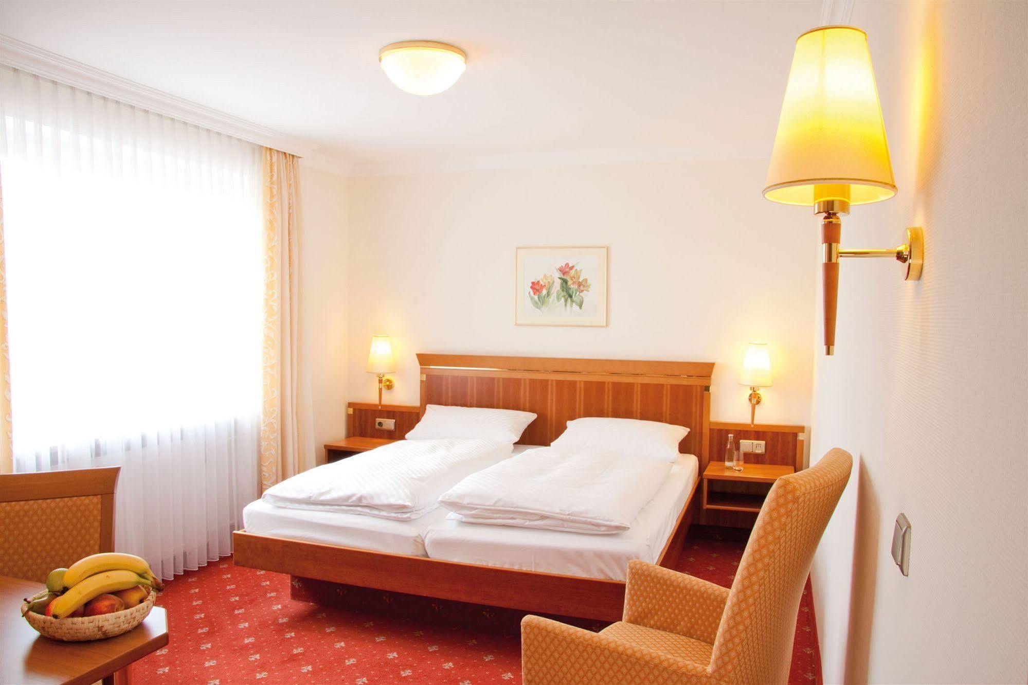 Hotel Am Schlosspark Zum Kurfuerst Oberschleissheim Luaran gambar